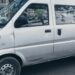 Mientras paseaban en un bote se metieron a robar en su carro