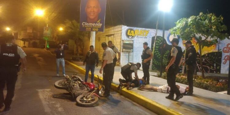 Procesados por estar en poder de un revólver