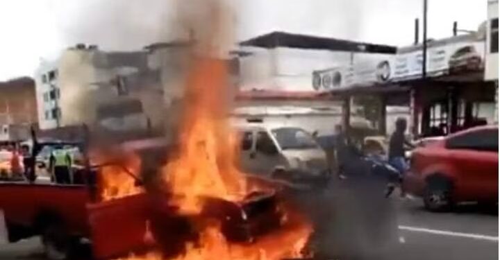 Incendió su camioneta para que agentes de la ATM no se la lleven retenida