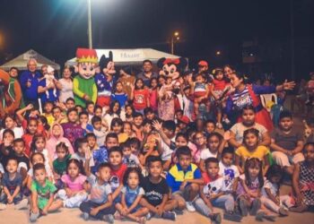 Niños de la Cdla. La Villa vivieron la caravana navideña