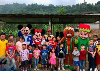 La Caravana Navideña Alégrate llegó la Navidad visitó el Sitio Las Águilas