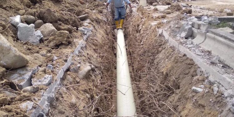 Aguas instaló red de alcantarillado en las calles Arizaga y Ambrosio Gumal