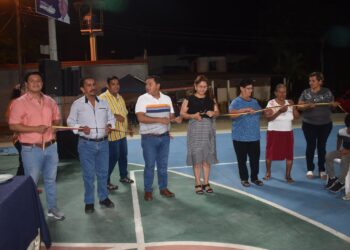 Alcaldía inauguró cancha de uso múltiple en la Cdla. La Isla