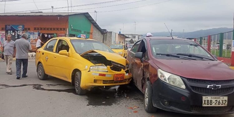 Accidente de tránsito dejó daños materiales