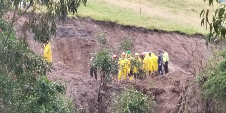 Fuerte invierno deja dos personas fallecieron por deslizamiento de tierra en Montufar