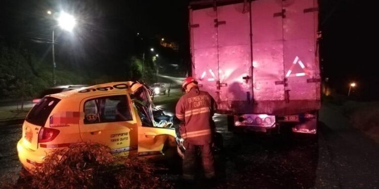Aparatoso accidente de tránsito dejó un herido de gravedad