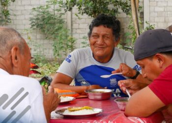 Comedor Municipal continúa atendiendo a adultos mayores