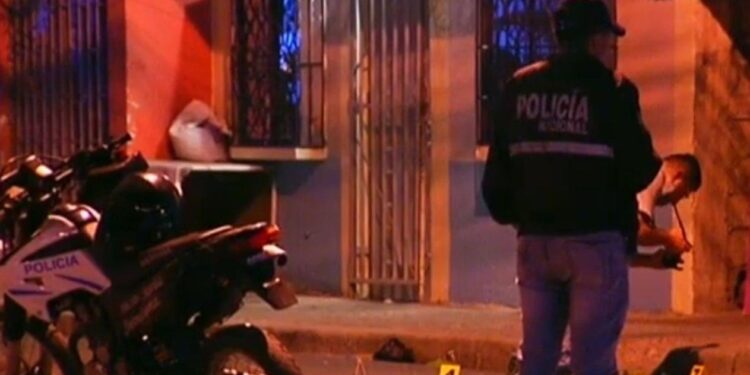 Bebé de un mes de nacida murió al ser baleada