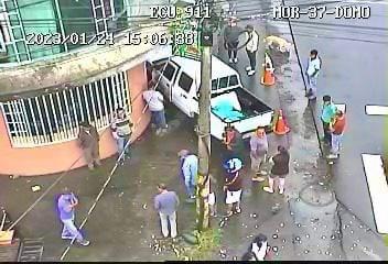Vehículo se impactó contra una vivienda