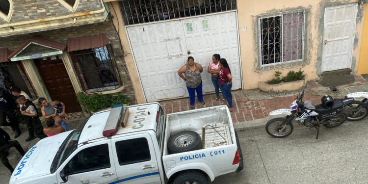 Mujer falleció al ser estrangulada