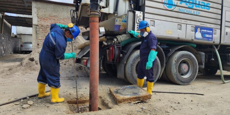 Aguas realizó la limpieza del alcantarillado en el Barrio Federico Páez