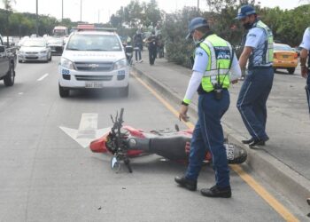 Falleció al chocar con su moto