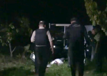 Se encontraron dos hombres muertos, los cuales presentaban signos de tortura.