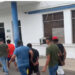 a policía aprehendió cinco personas presuntamente ligadas a una banda delictiva