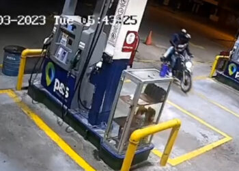 (Video) Alrededor de $250 y dos celulares se habrían llevado asaltantes