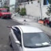 Delincuentes en automóvil a punta de pistola asaltaron a un motociclista