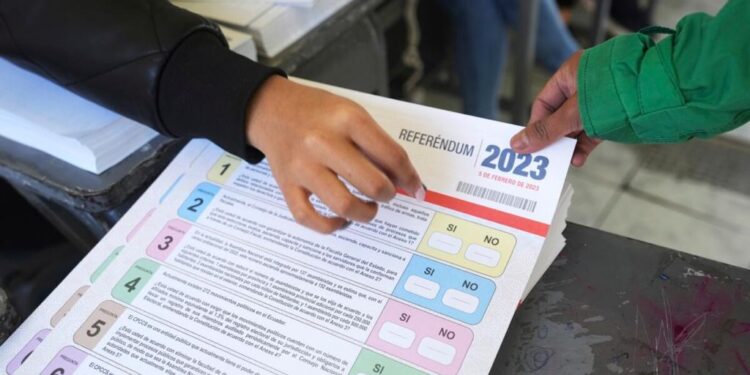 Denuncian fraude en referéndum