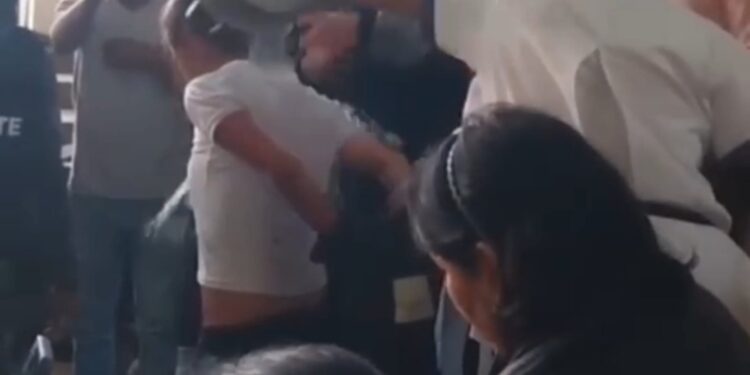 Comerciantes ajusticiaron a presunta delincuente