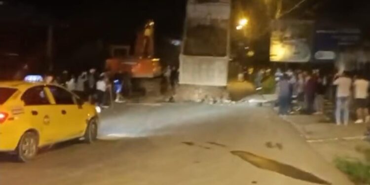 Vía Giron – Pasaje fue obstruida con tierra