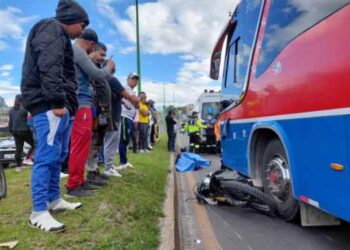 Motociclista falleció en accidente tras chocar con un bus