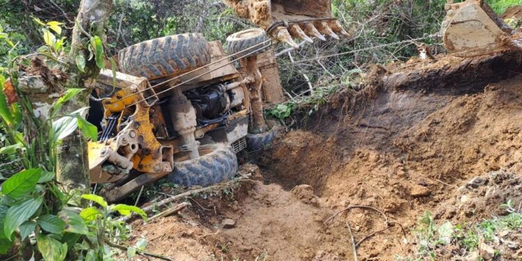 Un hombre falleció al caer con un tractor de una altura de 4 metros