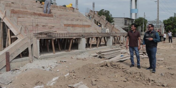 Avanza la construcción del escenario deportivo en Barbones