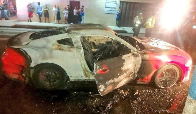 Carro valorado en 80.000 dólares fue incinerado