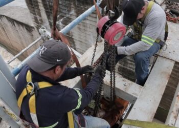 Prefectura remedia daños en sistema de riego para racionar servicio durante época de lluvias