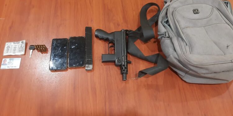 Detenidos luego que a punta de subametralladora habrían robado una moto