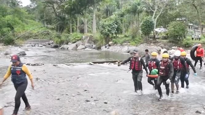 Continúa desaparecido menor que junto a sus padres fue arrastrado por la corriente del rio