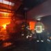 Bomberos continúan trabajando en incendio de gran magnitud en Durán