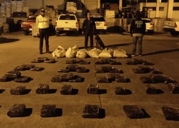 Abandonaron sustancias ilícitas que estaban guardadas en sacos de papas