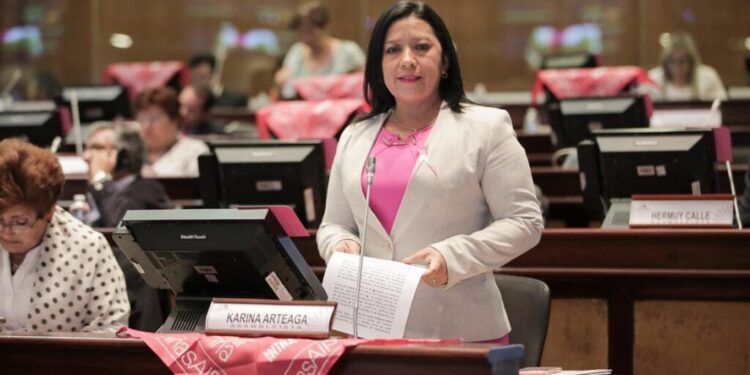 Ex-asambleísta es condenada a 6 años de cárcel