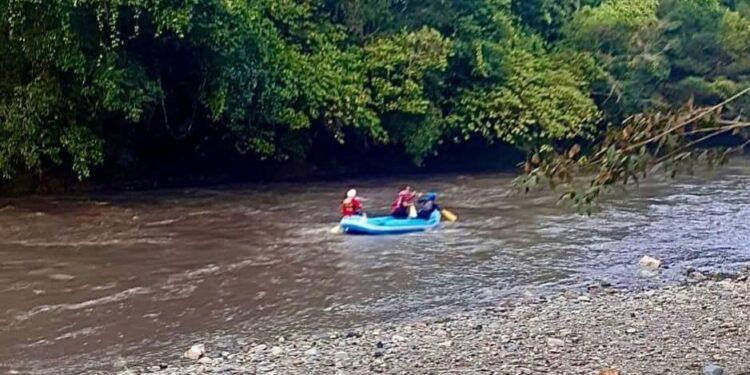 Después de 10 días recuperan cuerpo de un niño que desapareció en el río junto a sus padres