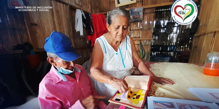 Funcionarios continúan atendiendo en el Proyecto Adulto Mayor en El Guabo