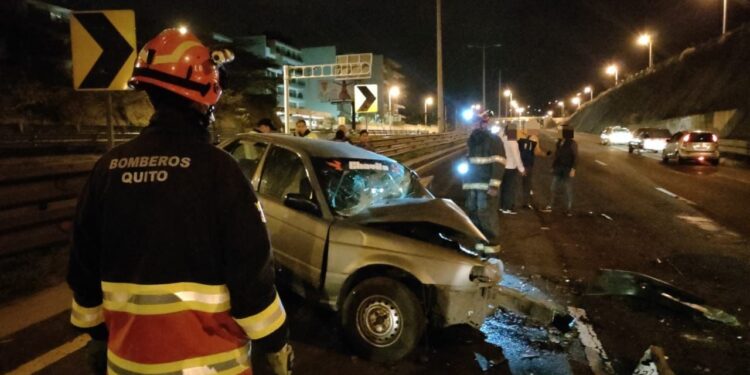 Choque entre vehículos dejó un muerto y un herido