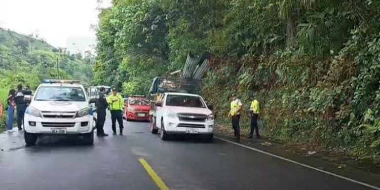 Familia murió en choque entre moto y camión