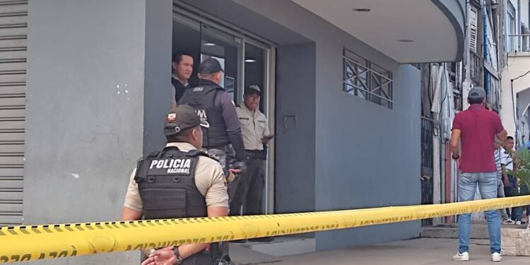 Atentado explosivo contra la Unidad Judicial del cantón La Libertad