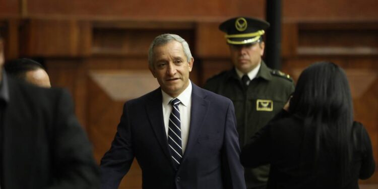 El exministro Patricio Carrillo fue censurado por la Asamblea Nacional