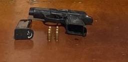 Fémina es detenida por posible delito de tenencia de arma de fuego