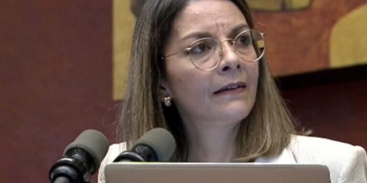 Con 102 votos la exministra de Salud, Ximena Garzón, fue censurada
