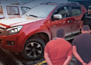 Capturan a delincuentes que robaron una camioneta