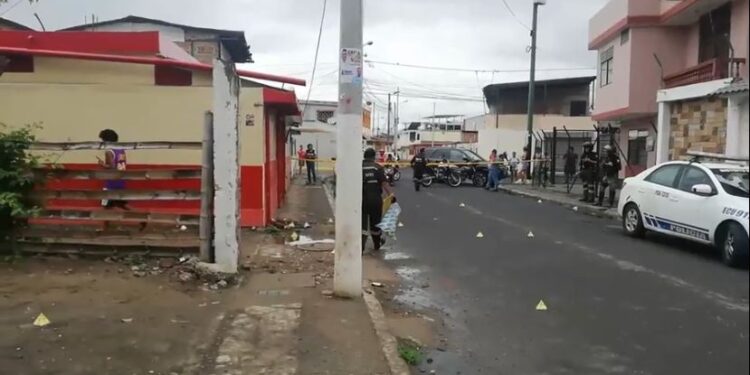 Padre e hijo heridos al recibir disparos