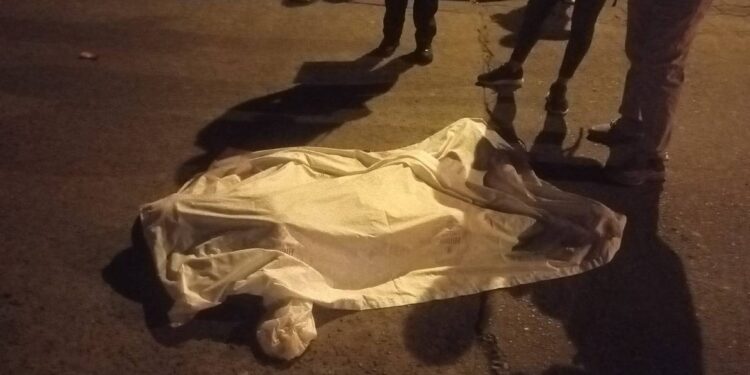 Cuando caminaba a una panadería sujetos en moto lo interceptaron para matarlo