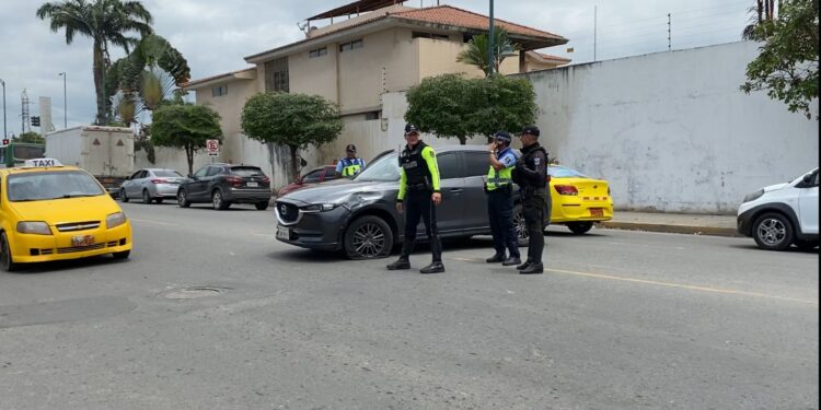 Dos hombre resultaron heridos en accidente de tránsito