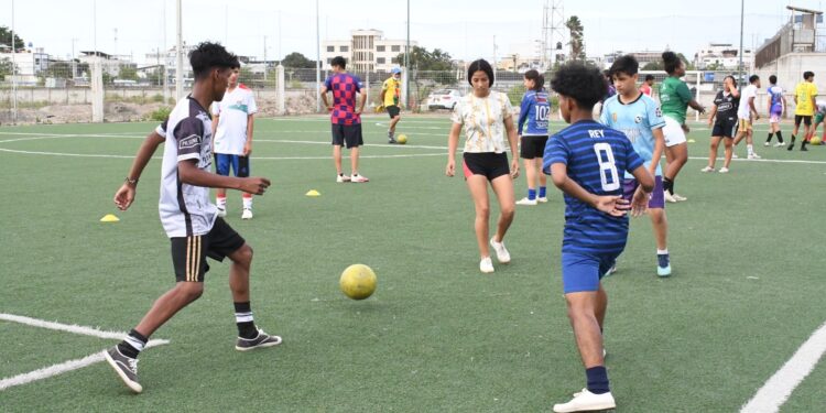 Estarán en Juegos Juveniles y Menores FÚTBOL BUSCA A SUS MEJORES JUGADORES PARA LA SELECCIÓN