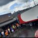 Un camión impactó contra una vivienda