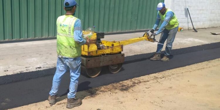 Colocaron asfalto en los trabajos de instalación de red de agua en Los Sauces