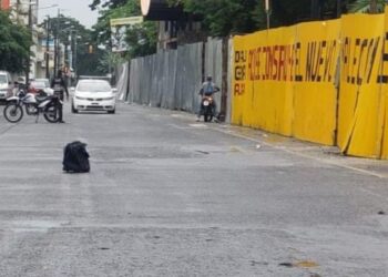 Maleta es abandonada frente a la antigua cárcel de Babahoyo