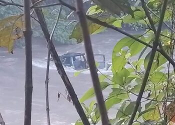 Tres personas se encuentran desaparecidas al ser arrastradas por un río